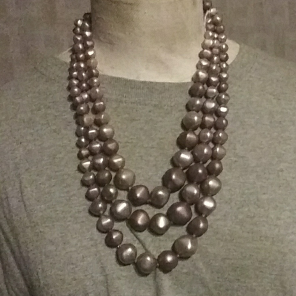 Super cute....Large layered beaded necklace.
